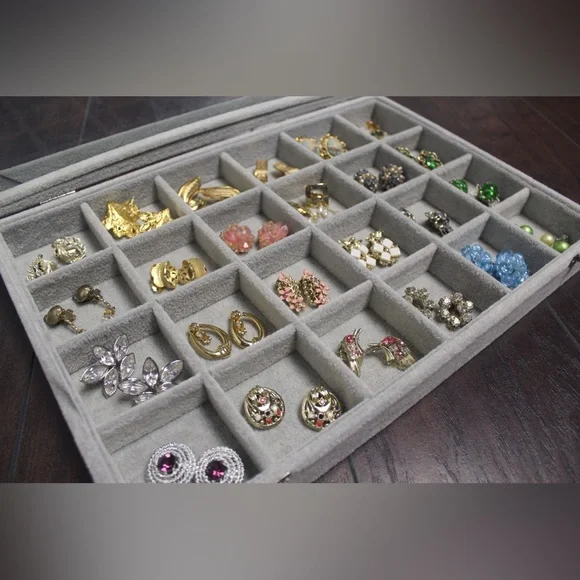 Vintage Jewelry Set - Picture 4 of 11